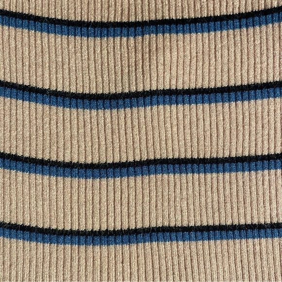 Stripe Knit Crop Top - Picture 4 of 8